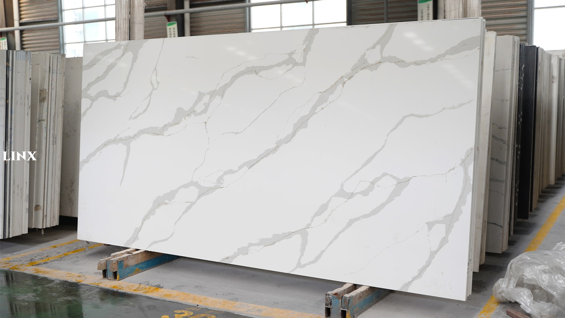 LX6073 CALACATTA WHITE QUARTZ STONE 2 LINX SURFACES