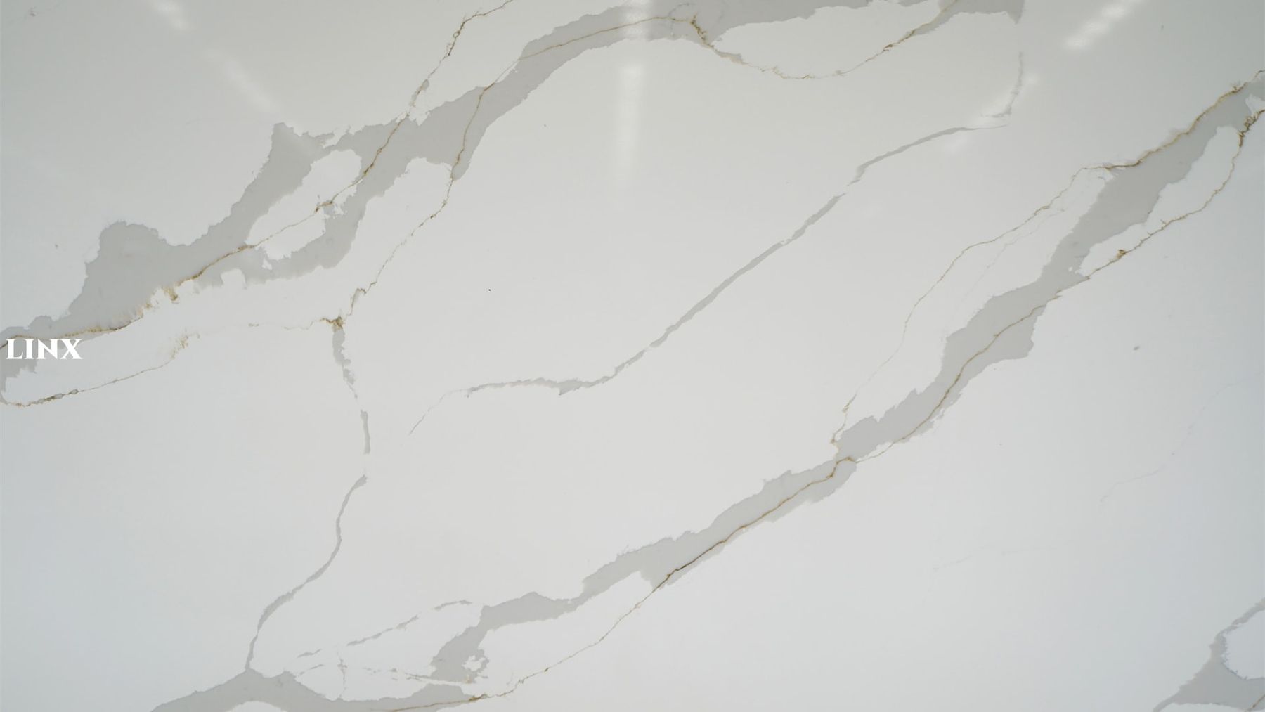 LX6073 CALACATTA WHITE QUARTZ STONE CLOSE UP 1 LINX SURFACES