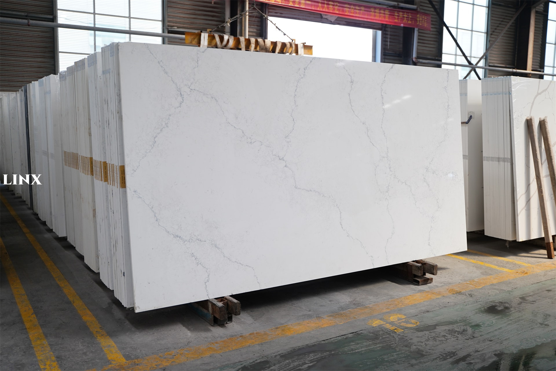 LX6083 CALACATTA WHITE QUARTZ STONE 1 LINX SURFACES