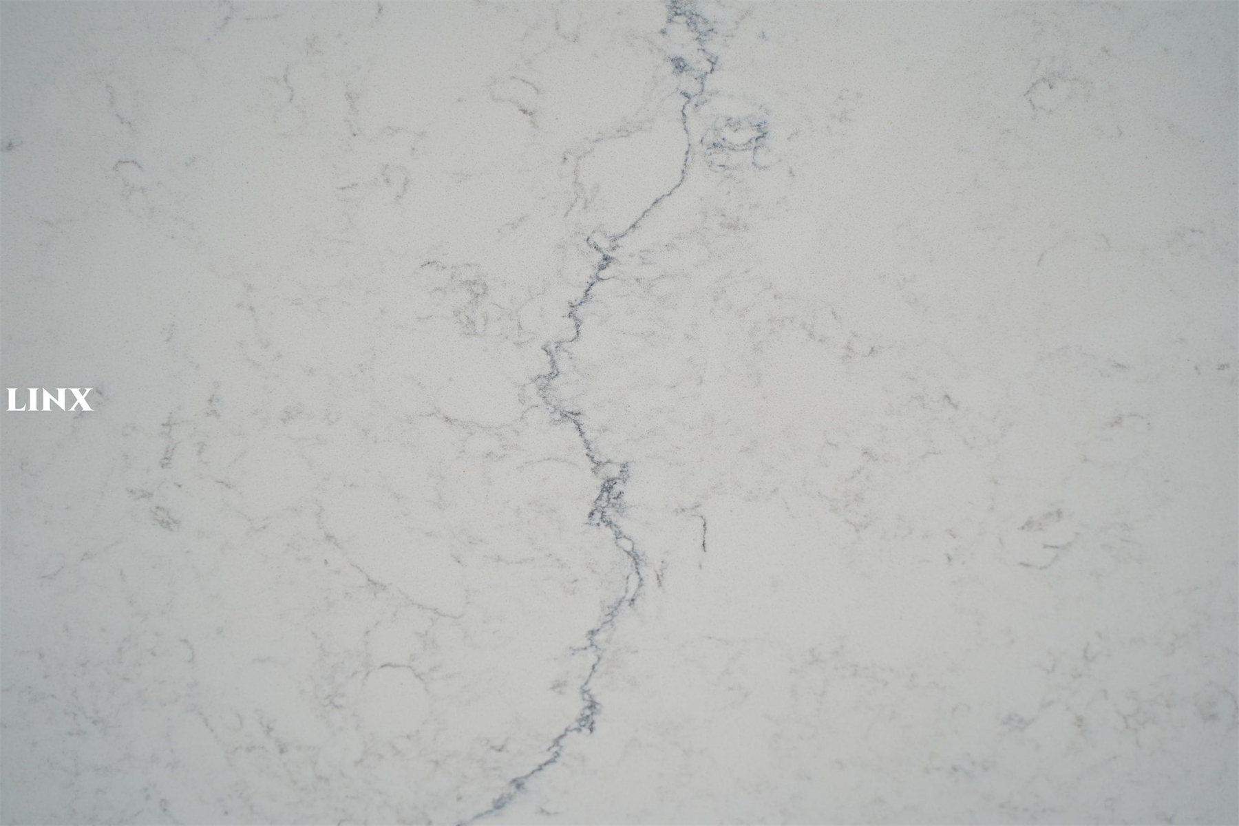 LX6083 CALACATTA WHITE QUARTZ STONE CLOSE UP 2 LINX SURFACES