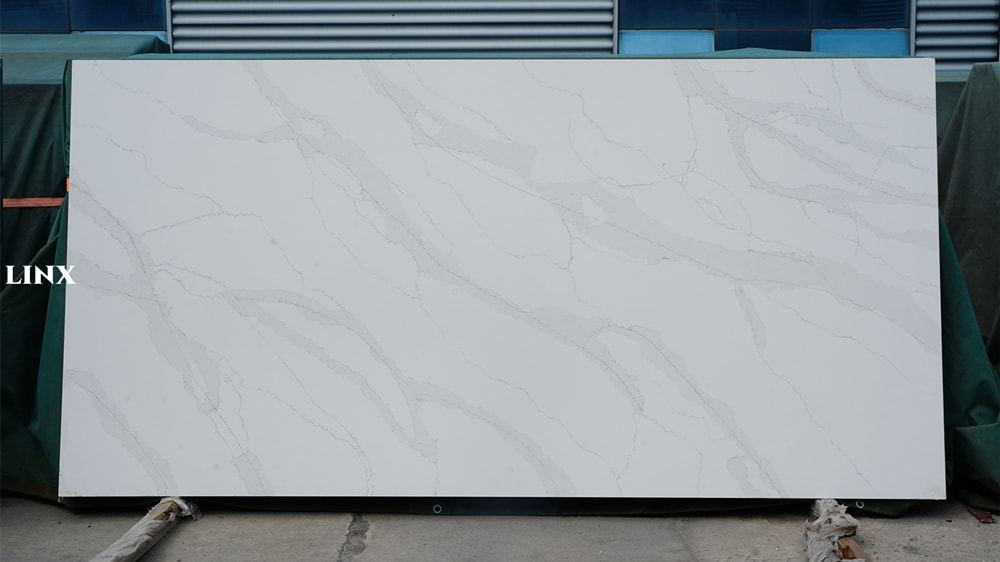 LX6090 CALACATTA WHITE QUARTZ STONE FEATURE LINX SURFACES