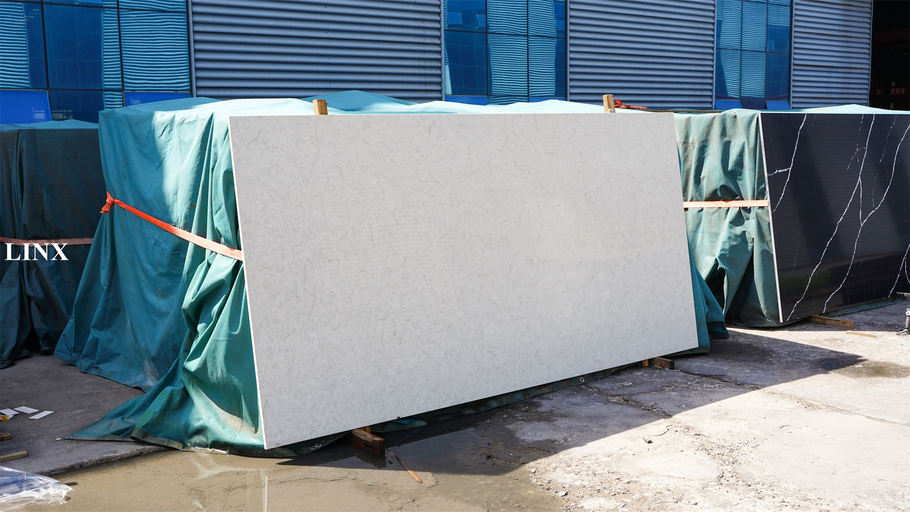 LX6131 CARRARA GREY QUARTZ STONE 1 LINX SURFACES