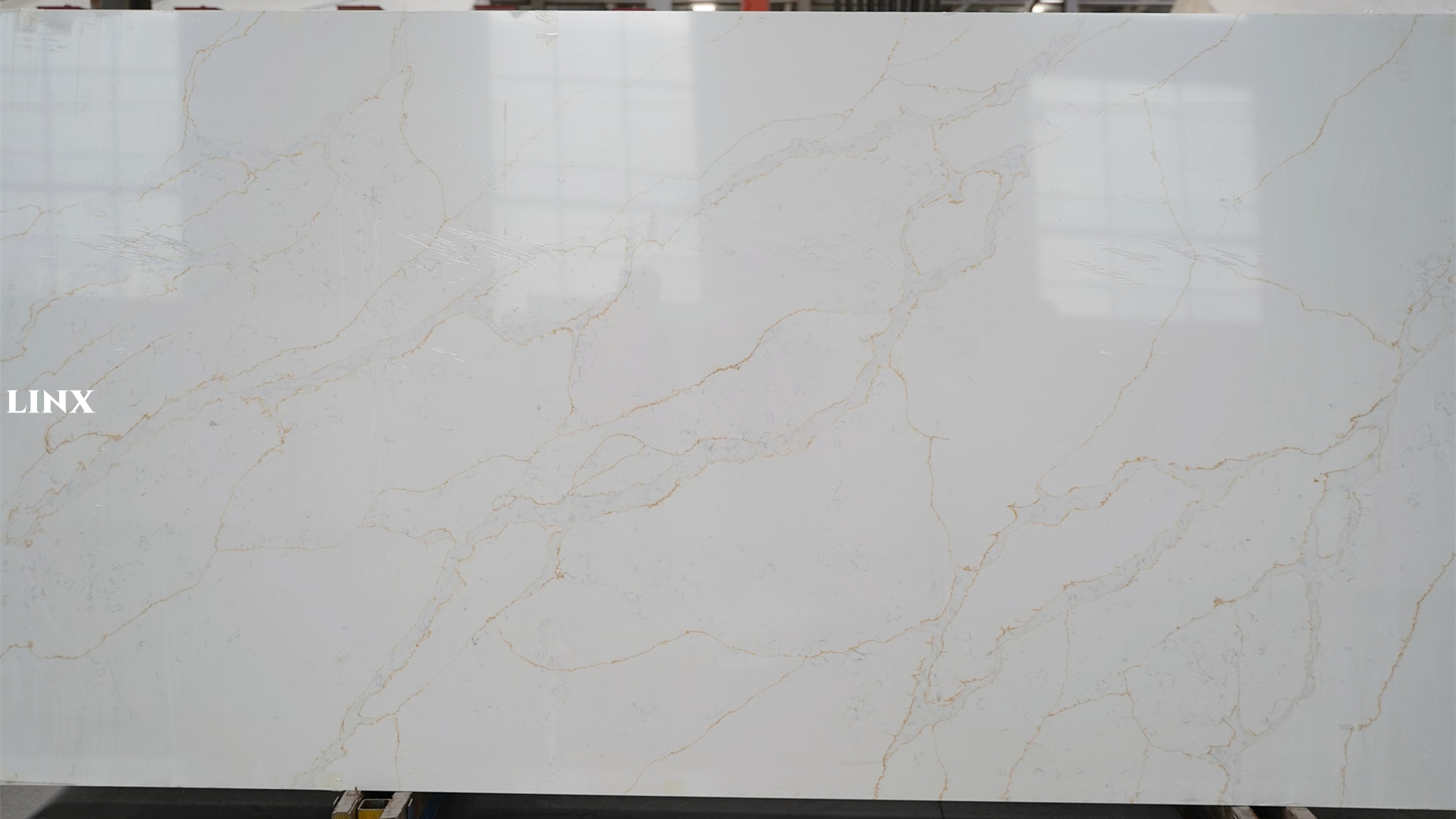 LX6165 CALACATTA GOLD QUARTZ STONE CLOSE UP 1 LINX SURFACES