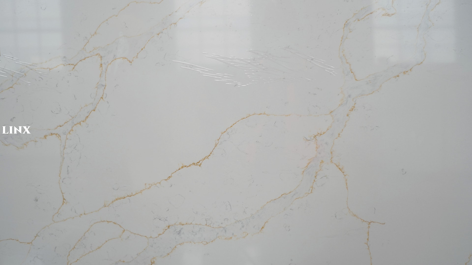 LX6165 CALACATTA GOLD QUARTZ STONE CLOSE UP 2 LINX SURFACES