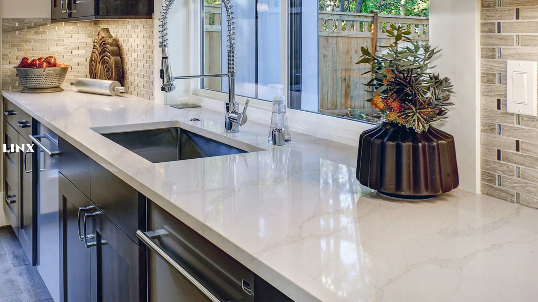 LX6165 CALACATTA GOLD QUARTZ STONE CLOSE UP COUNTERTOP 1 LINX SURFACES