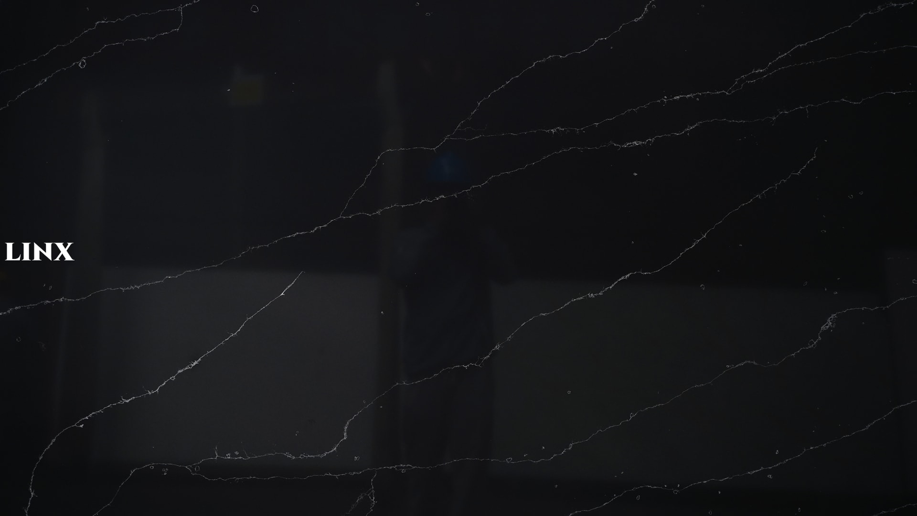 LX6607 CALACATTA BLACK QUARTZ STONE CLOSE UP 1 LINX SURFACES