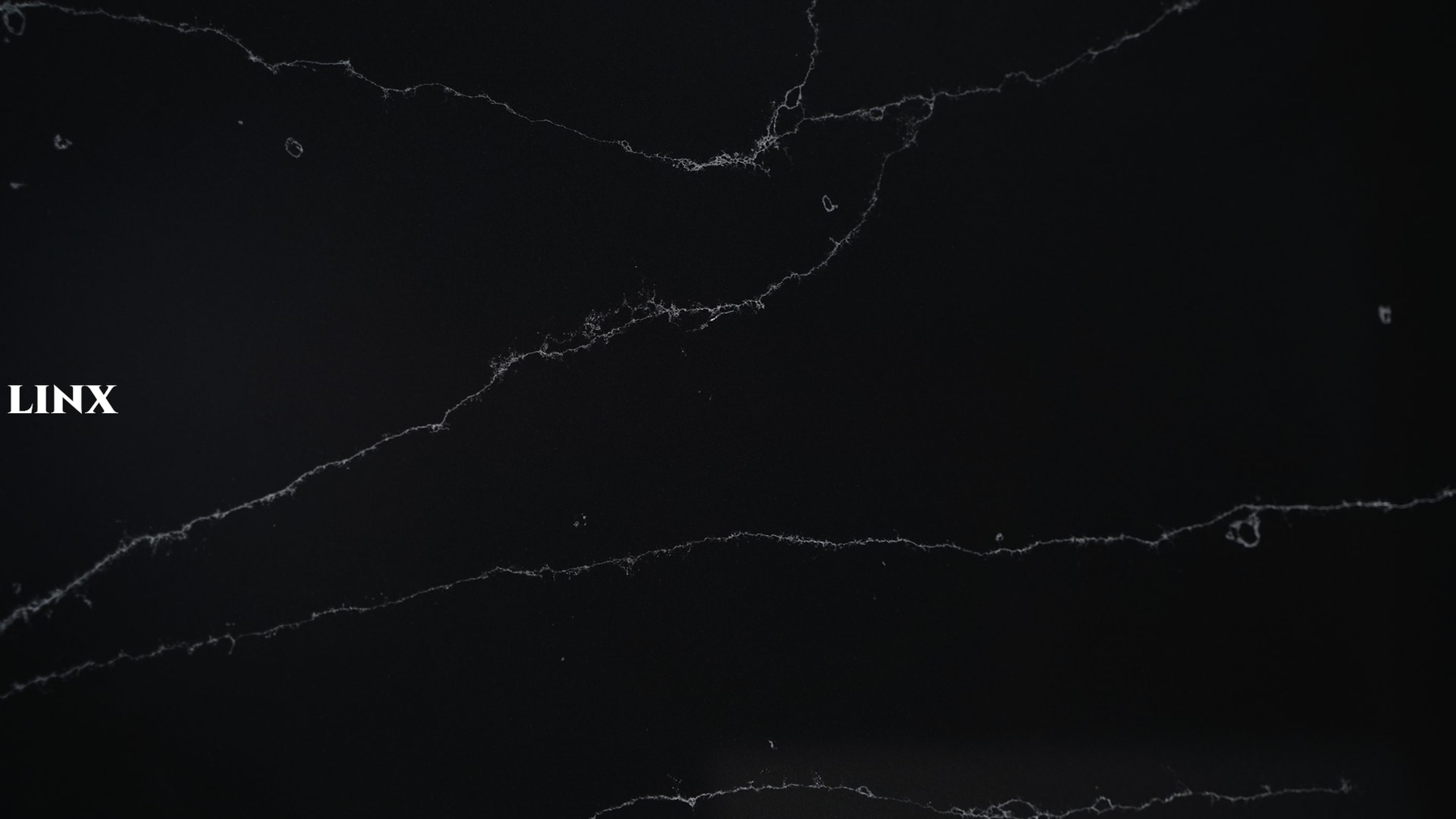 LX6607 CALACATTA BLACK QUARTZ STONE CLOSE UP 2 LINX SURFACES