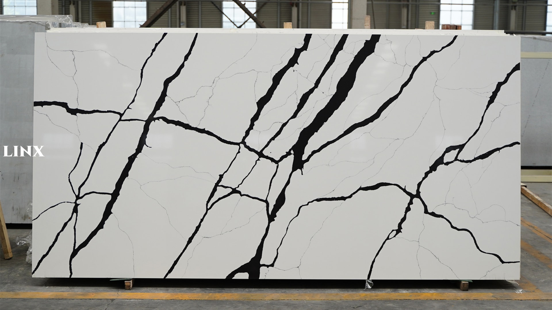 LX6676 CALACATTA BLACK VIEN QUARTZ STONE LINX SURFACES