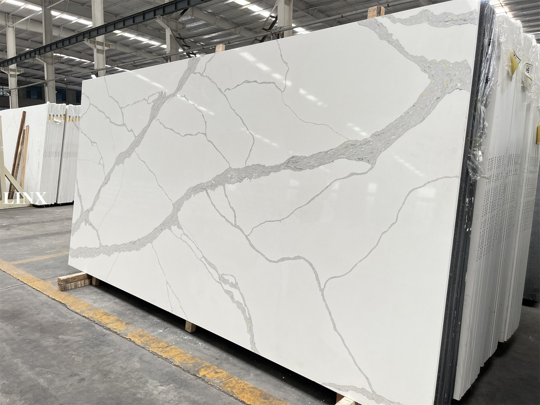 LX6754 Calacatta White Quartz Stone 2 Linx Surfaces