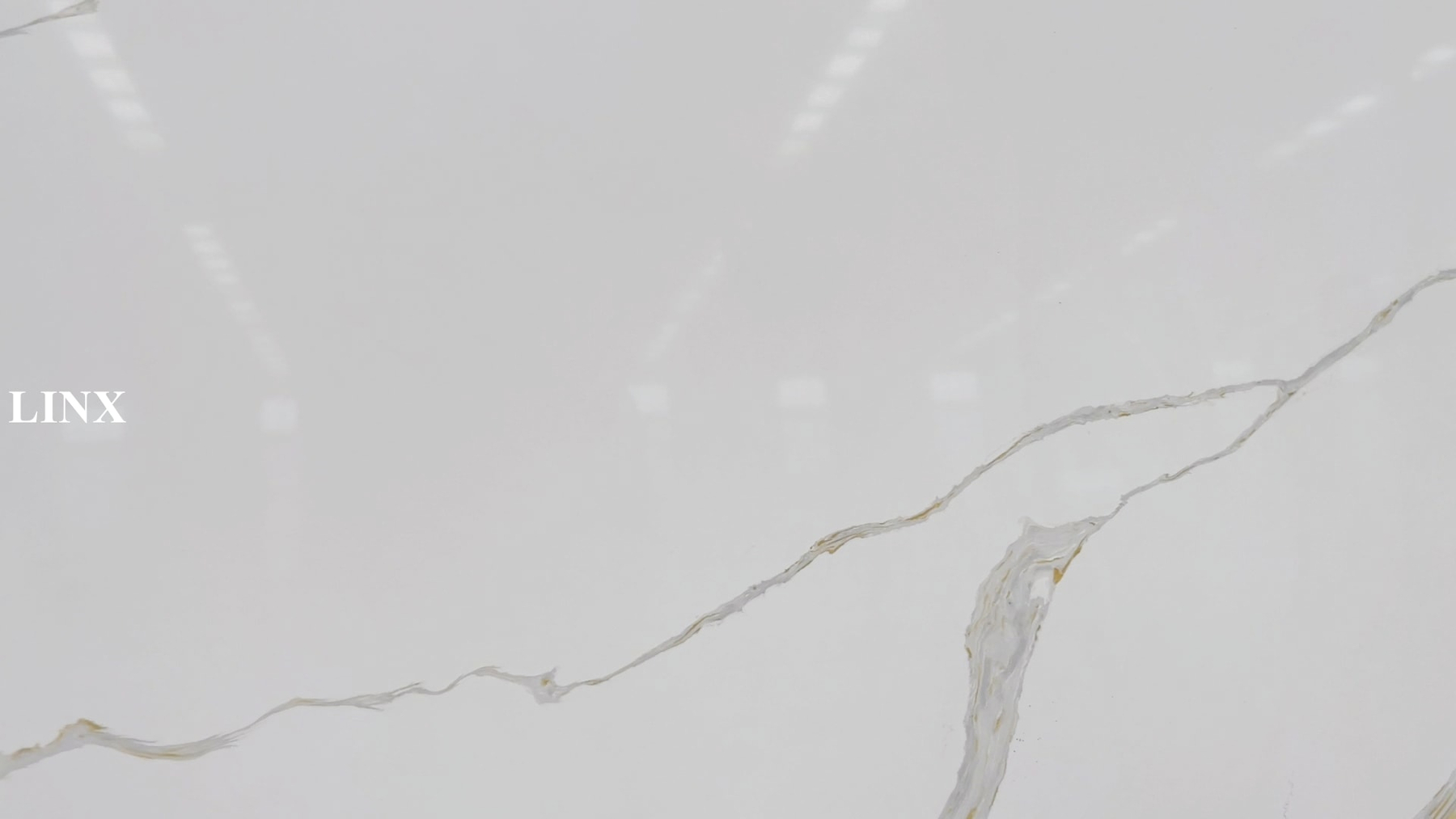 LX6779 CALACATTA WHITE QUARTZ STONE CLOSE UP 4 LINX SURFACES