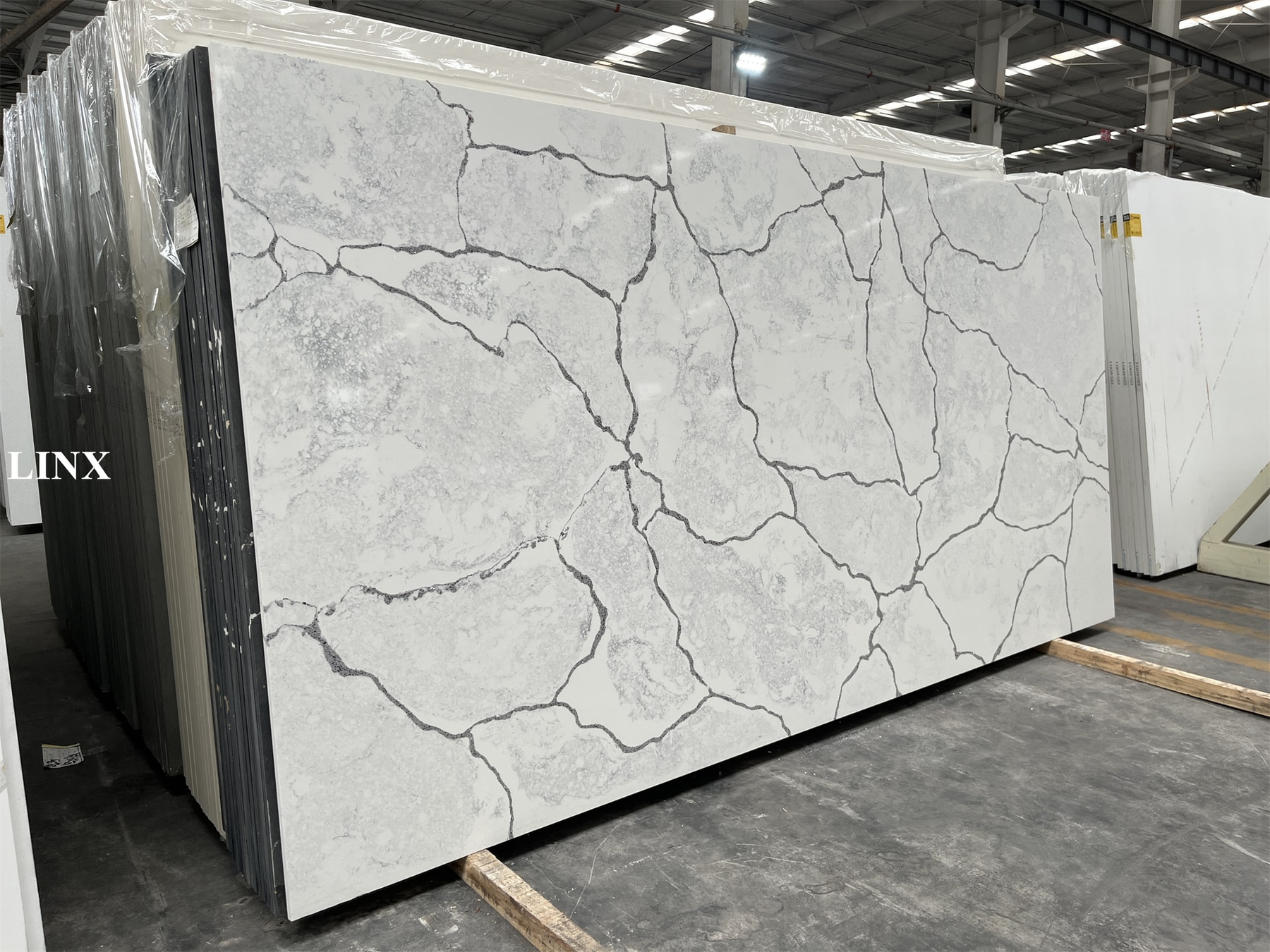 LX6780 Calacatta White Quartz Stone 1 Linx Surfaces