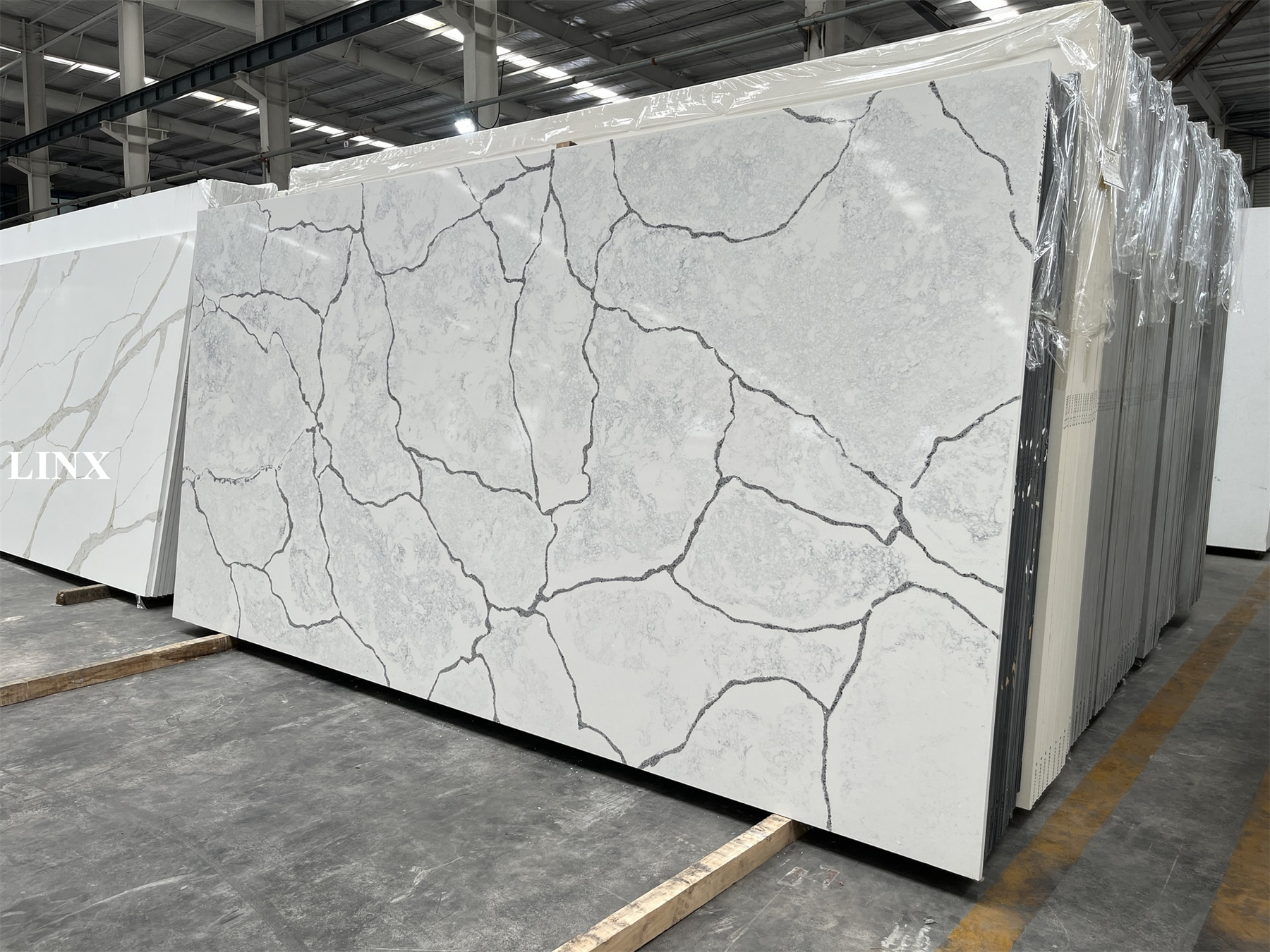 LX6780 Calacatta White Quartz Stone 2 Linx Surfaces