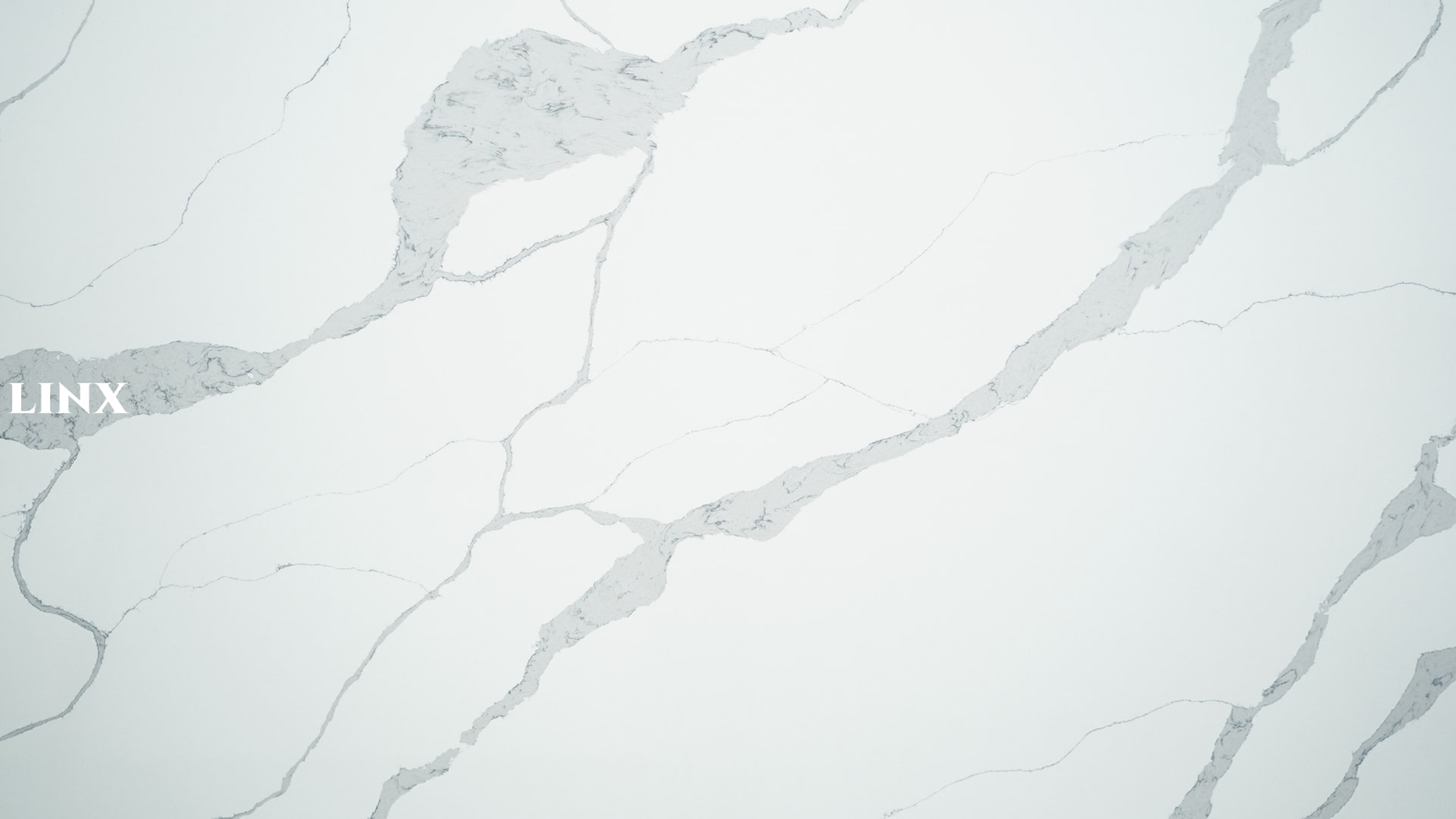 LX6806 CALACATTA WHITE QUARTZ STONE CLOSE UP 1 LINX SURFACES
