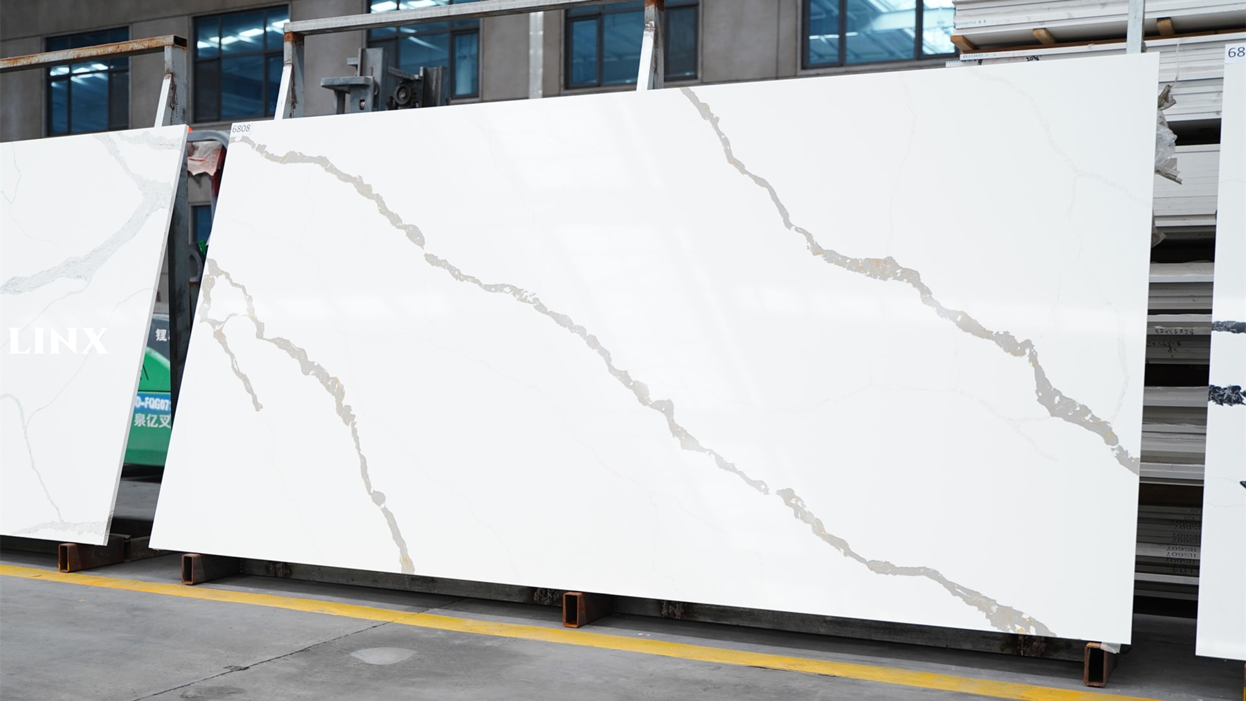 LX6808 CALACATTA WHITE QUARTZ STONE 2 LINX SURFACES
