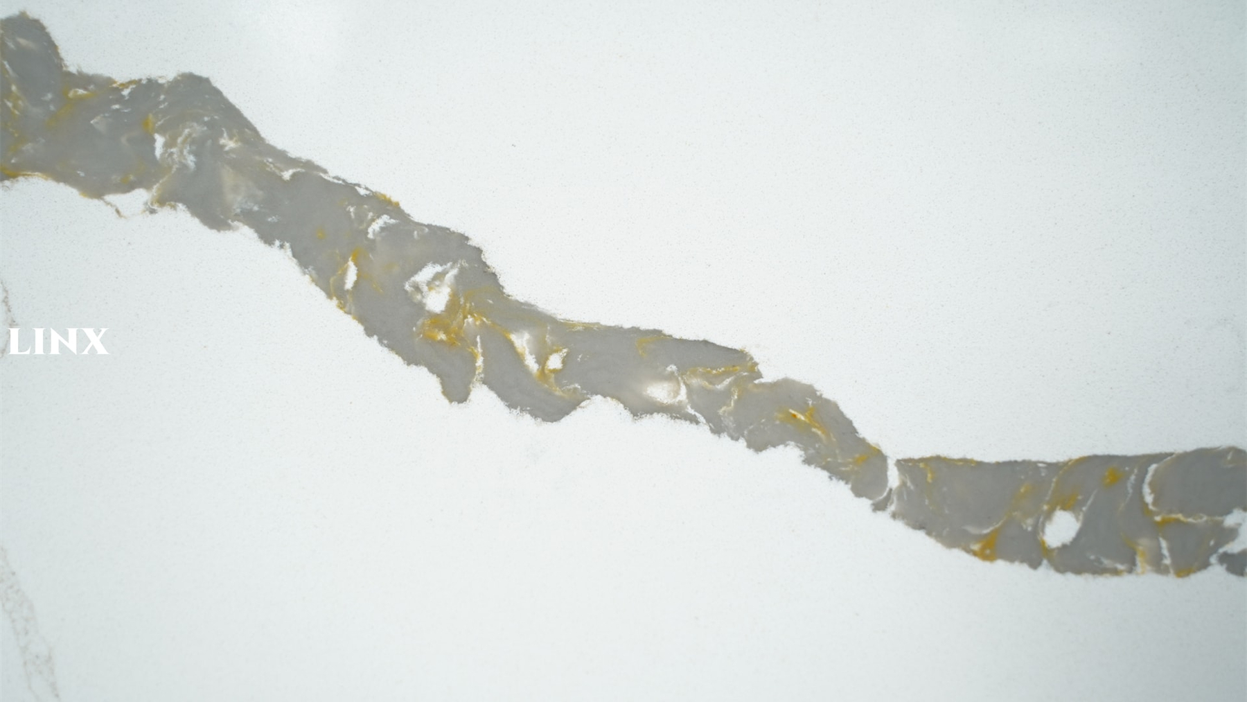 LX6808 CALACATTA WHITE QUARTZ STONE CLOSE UP 2 LINX SURFACES