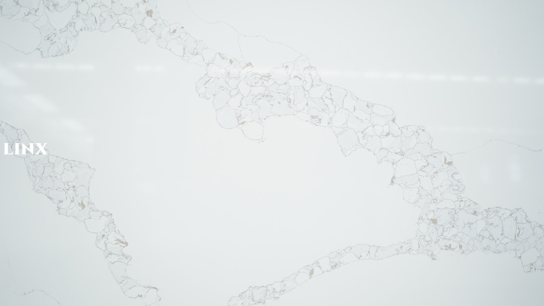 LX6810 CALACATTA WHITE QUARTZ STONE CLOSE UP 1 LINX SURFACES