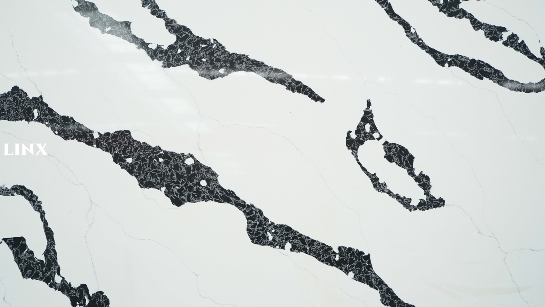 LX6812 CALACATTA BLACK VEIN QUARTZ STONE CLOSE UP 1 LINX SURFACES