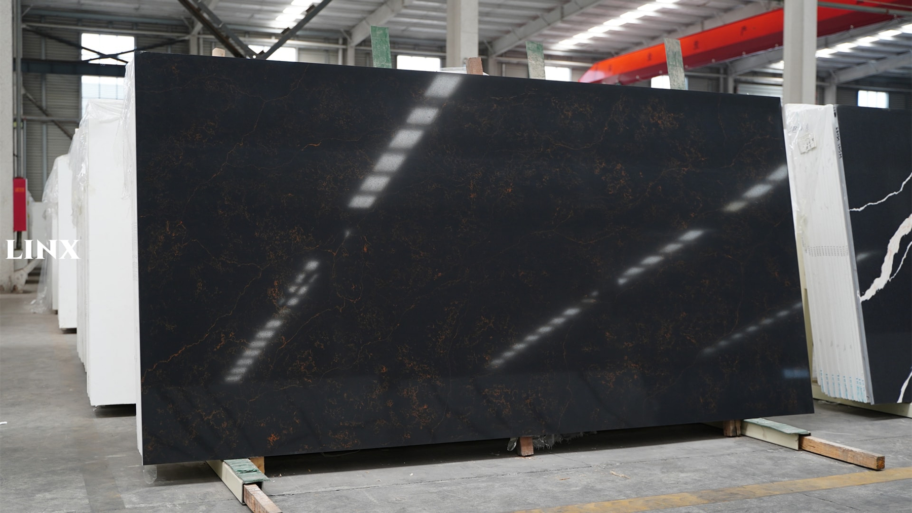 LX6814 CARRARA BLACK QUARTZ STONE 1 LINX SURFACES