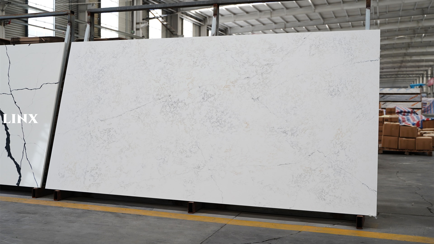 LX6815 CARRARA WHITE QUARTZ STONE 2 LINX SURFACES