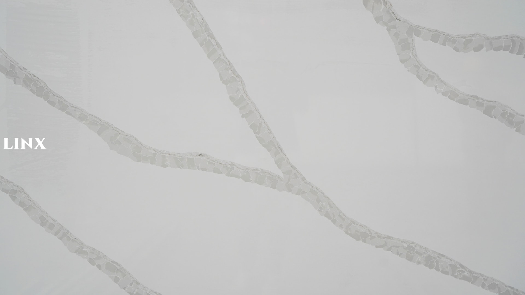 LX6820 CALACATTA WHITE QUARTZ STONE CLOSE UP 1 LINX SURFACES