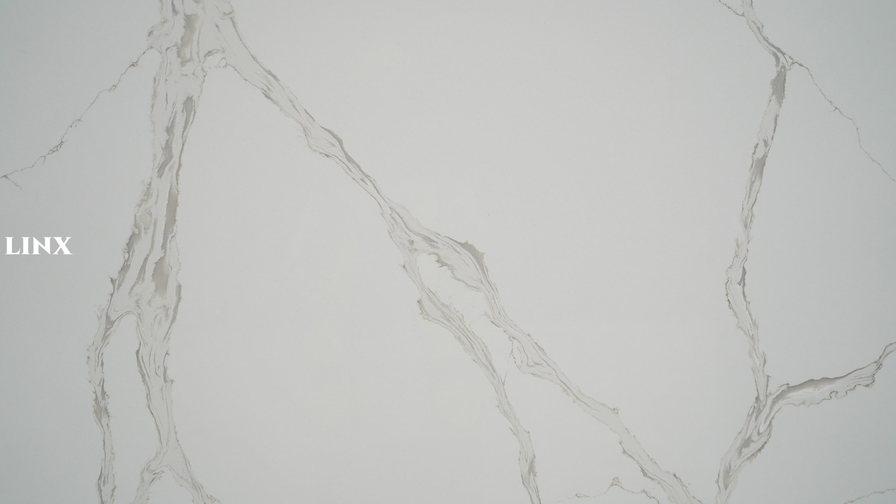LX6828 CALACATTA WHITE QUARTZ STONE CLOSE UP 1 LINX SURFACES