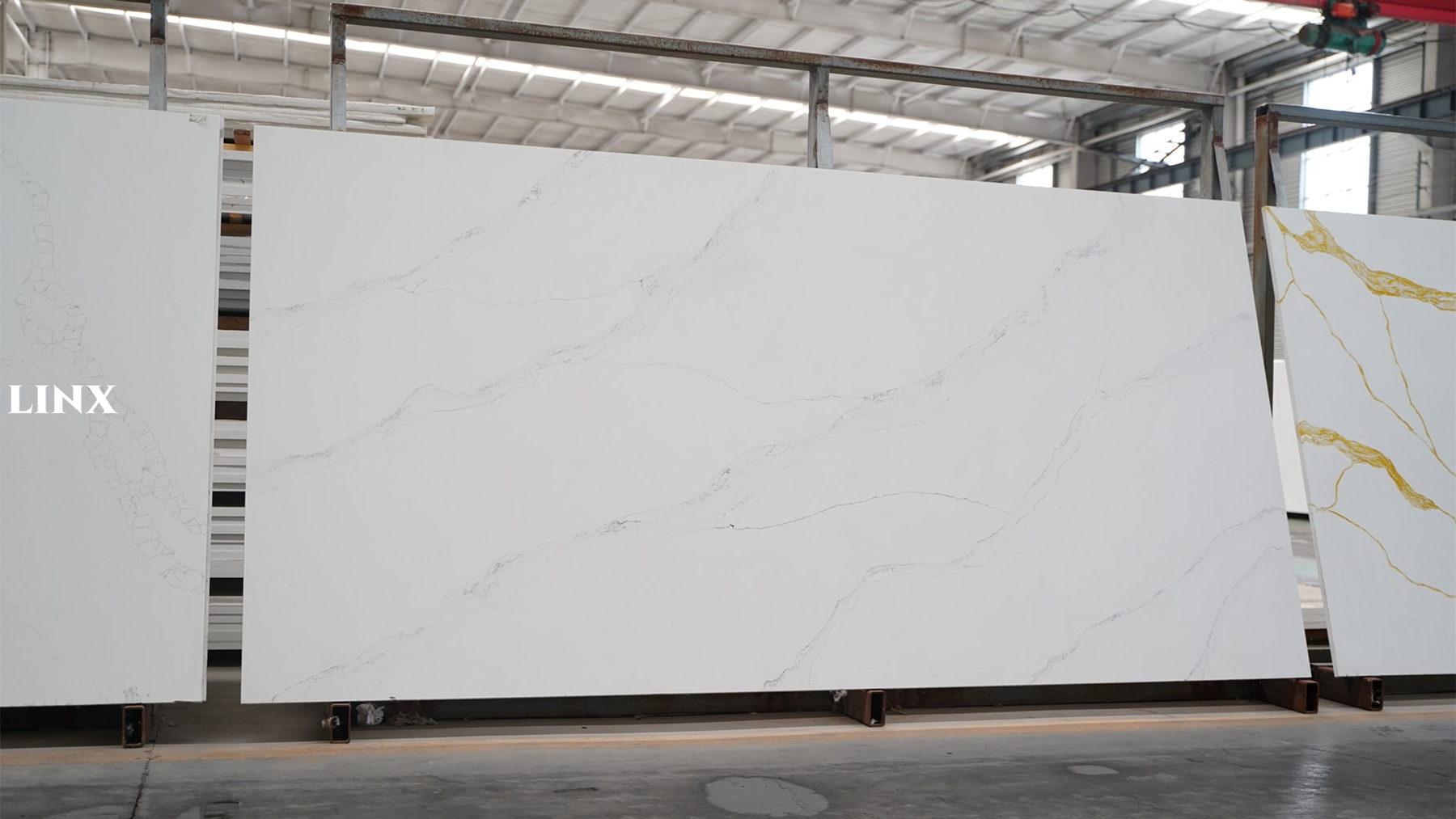 LX6836 CALACATTA WHITE QUARTZ STONE 1 LINX SURFACES