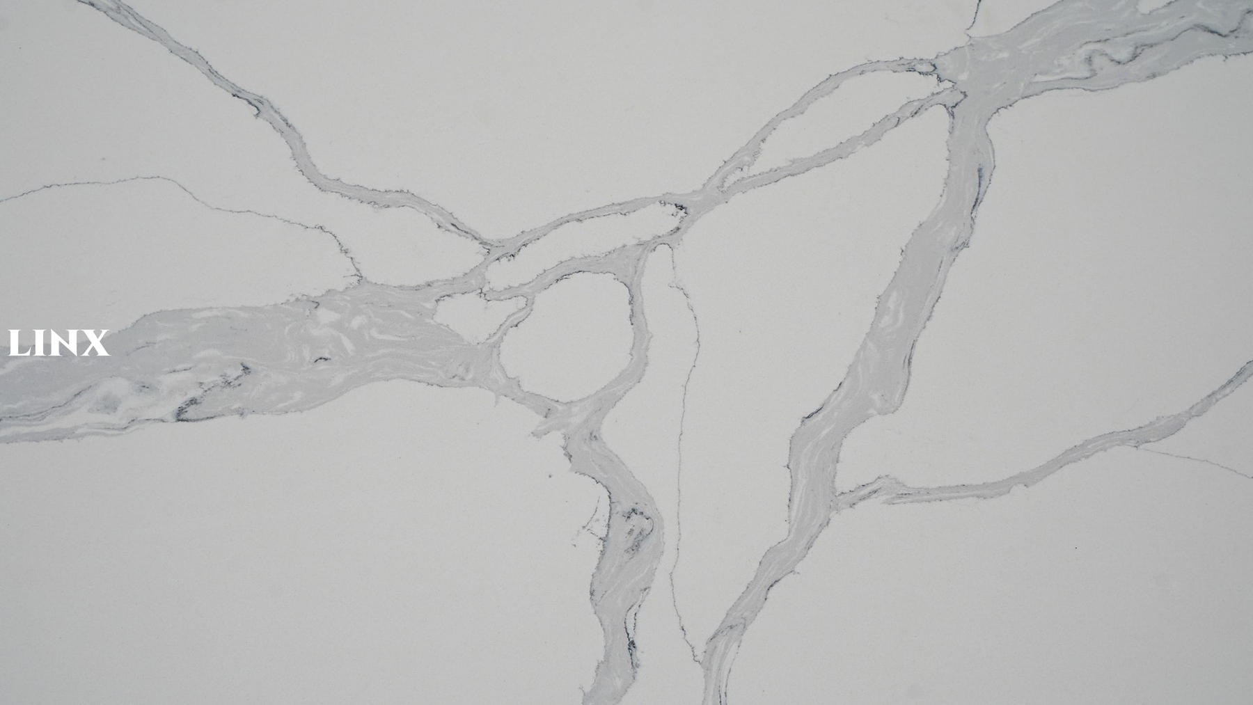 LX6841 CALACATTA WHITE QUARTZ STONE CLOSE UP 2 LINX SURFACES