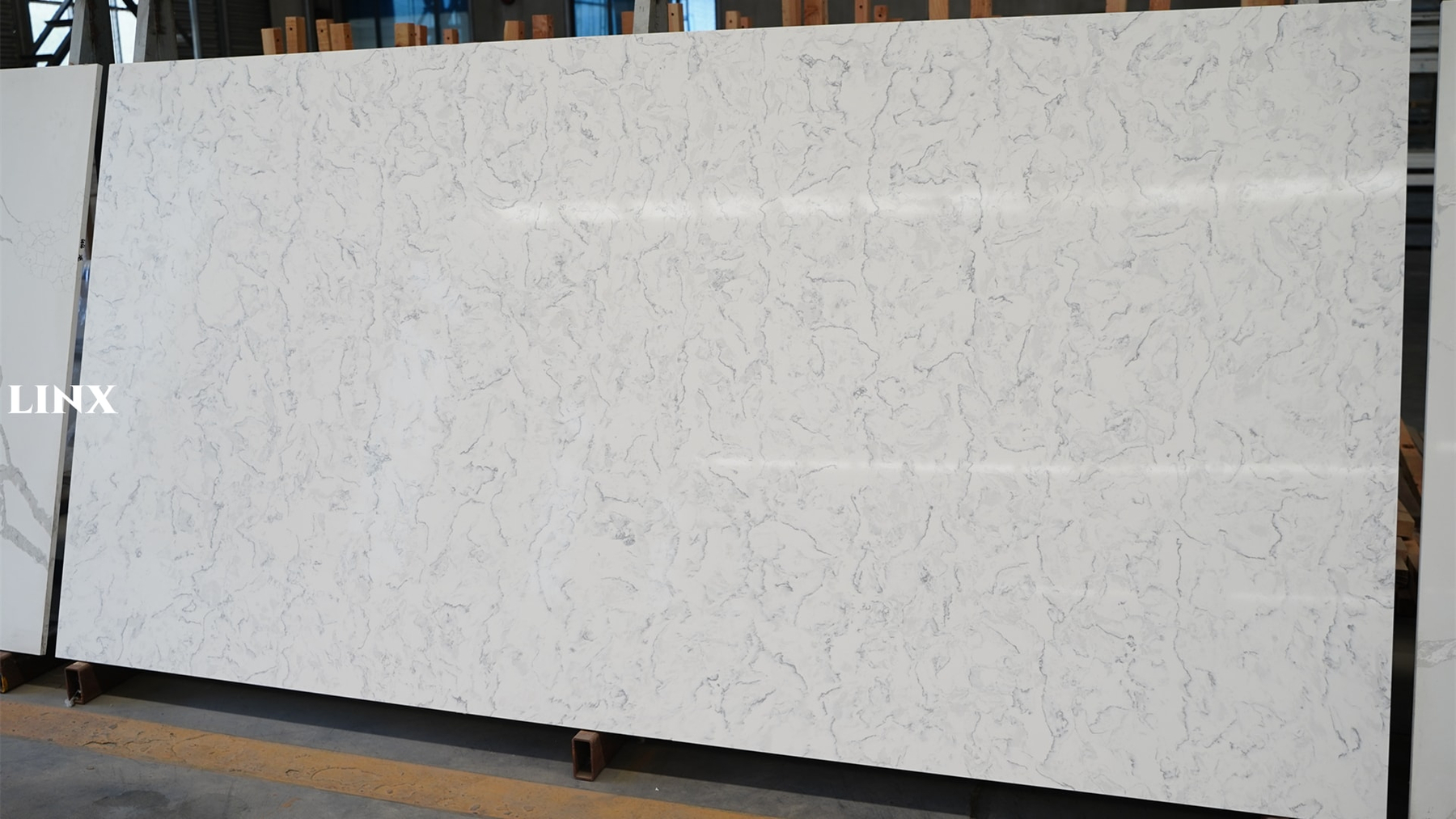LX7002 CARRARA WHITE QUARTZ STONE 2 LINX SURFACES