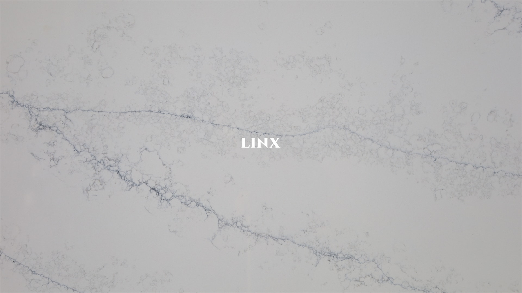 LX7137 CALACATTA WHITE QUARTZ STONE CLOSE UP 2 LINX SURFACES