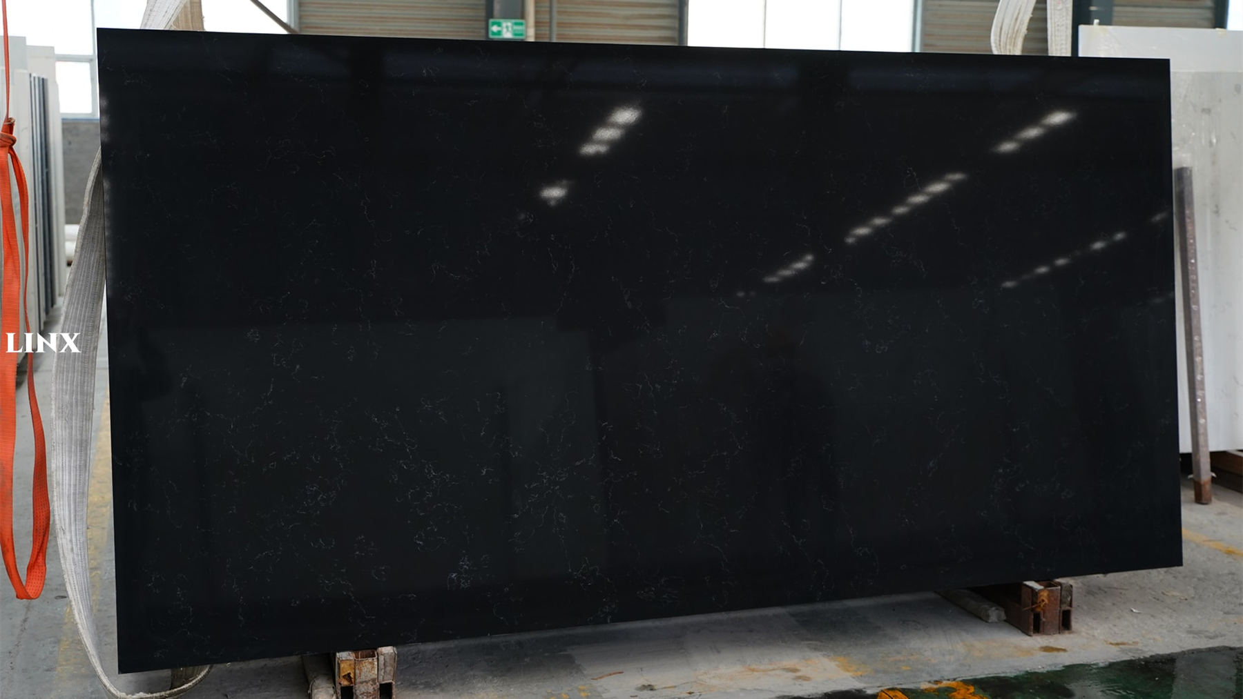 LX7200 CARRARA BLACK QUARTZ STONE 1 LINX SURFACES