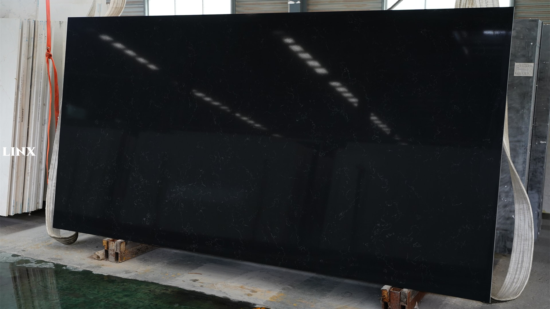 LX7200 CARRARA BLACK QUARTZ STONE 2 LINX SURFACES