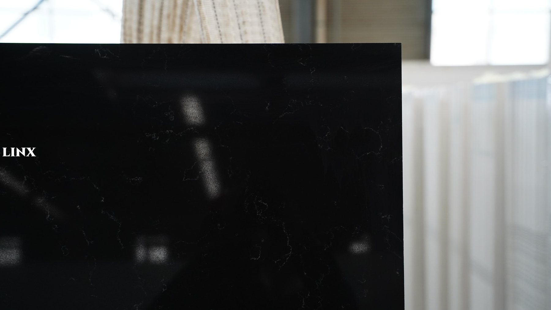 LX7200 CARRARA BLACK QUARTZ STONE CLOSE UP 5 LINX SURFACES