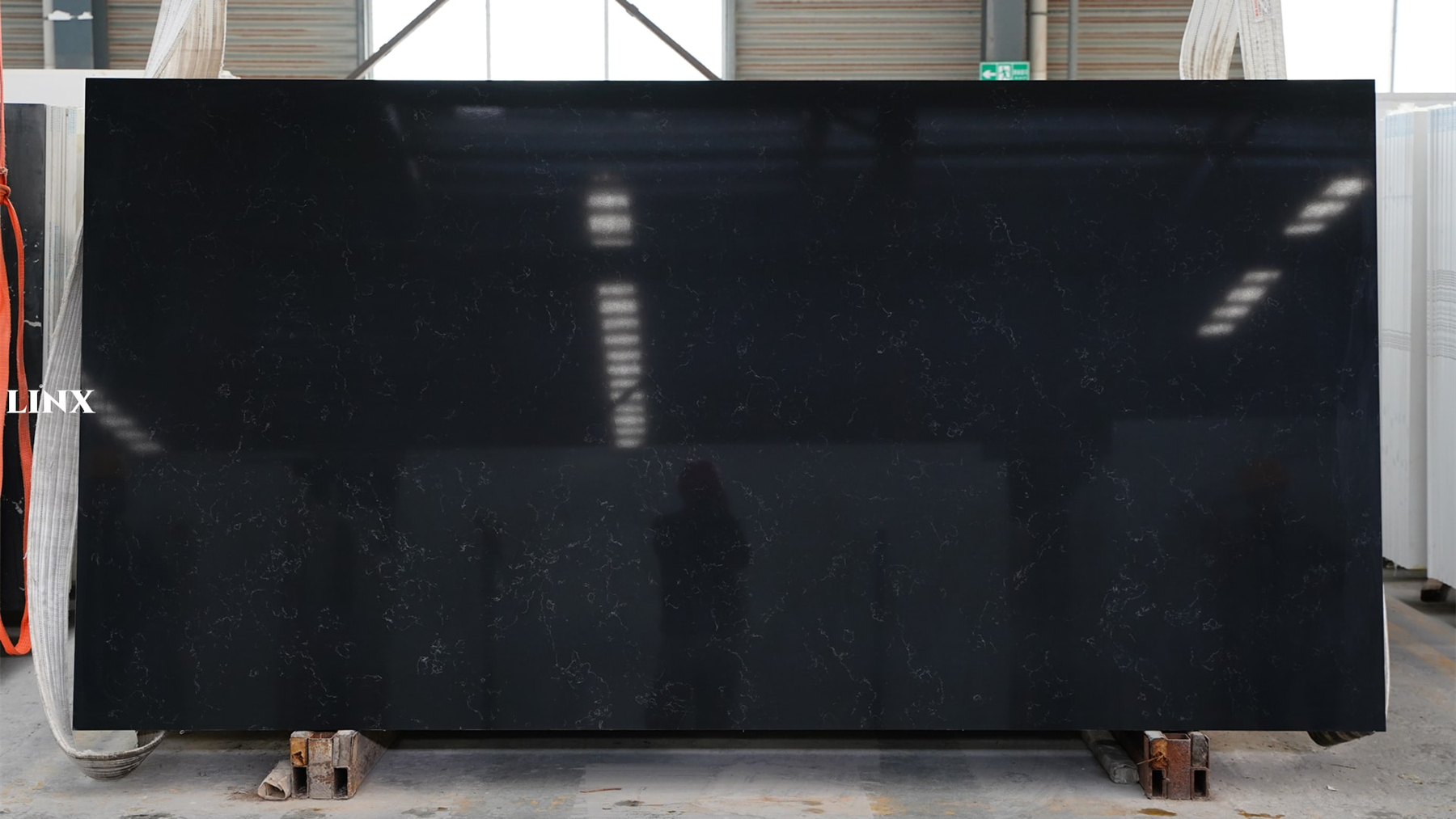 LX7200 CARRARA BLACK QUARTZ STONE LINX SURFACES
