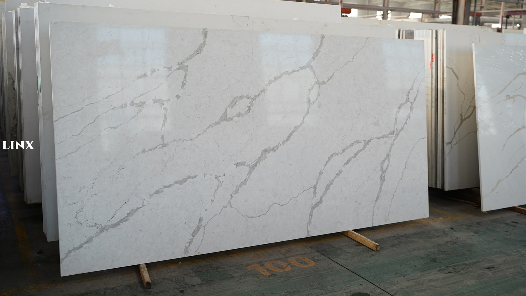 LX7367 CALACATTA WHITE QUARTZ STONE 1 LINX SURFACES