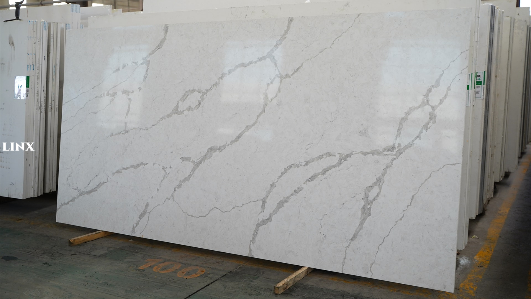 LX7367 CALACATTA WHITE QUARTZ STONE 2 LINX SURFACES