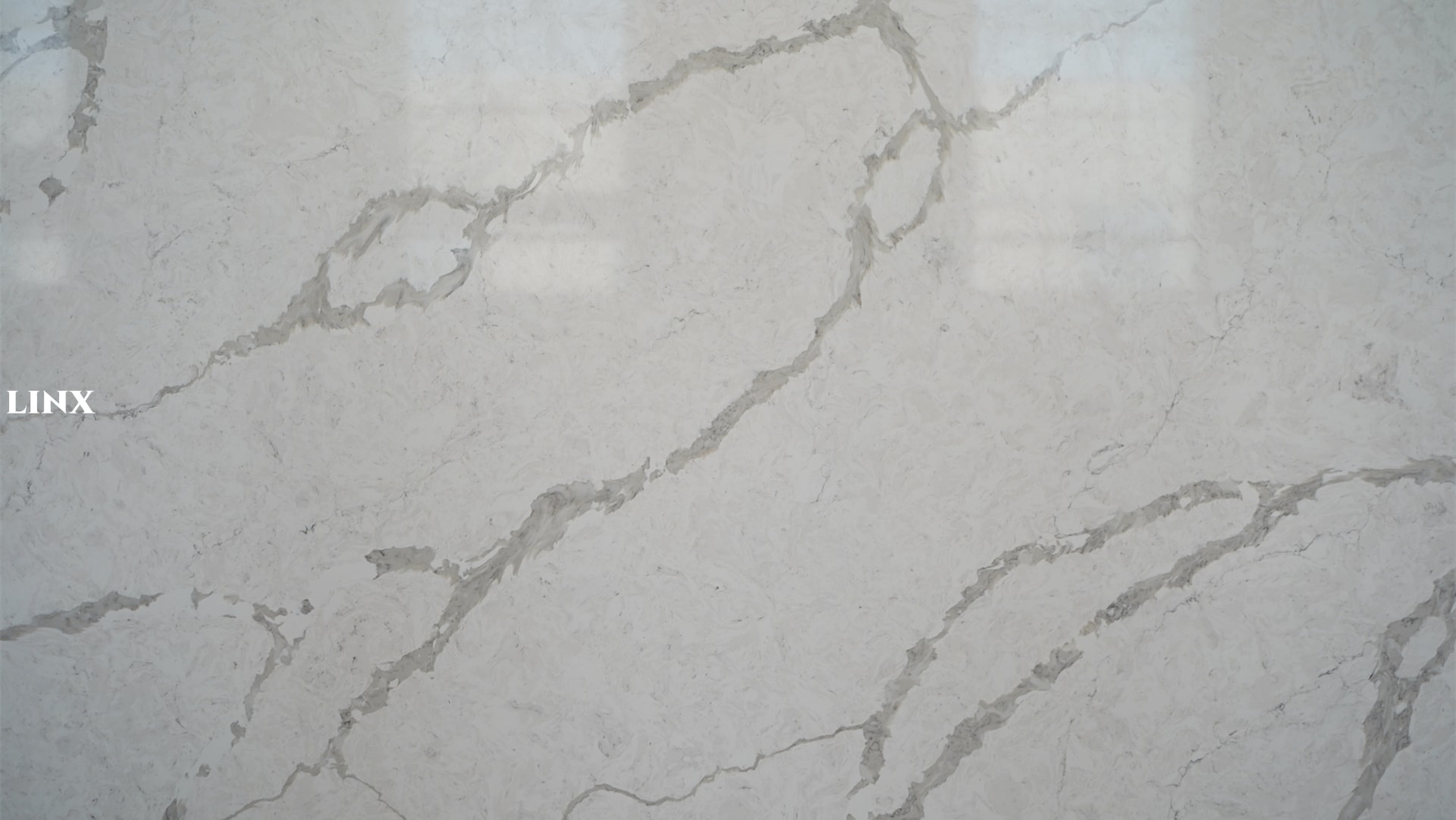 LX7367 CALACATTA WHITE QUARTZ STONE CLOSE UP 1 LINX SURFACES