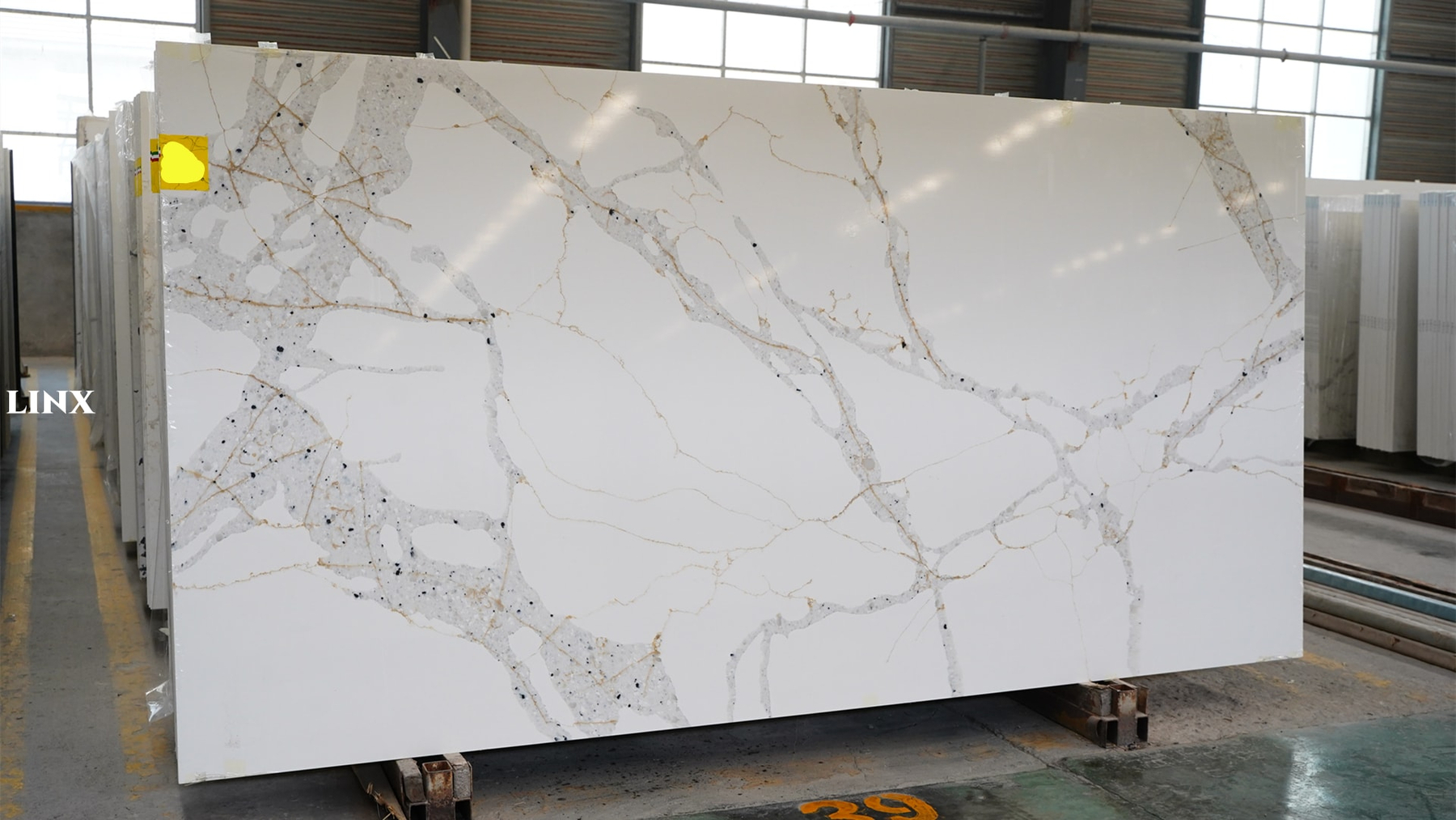 LX7369 CALACATTA WHITE QUARTZ STONE 1 LINX SURFACES