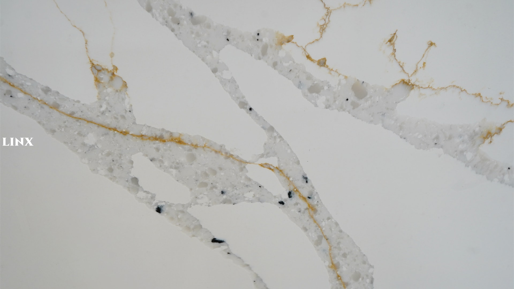 LX7369 CALACATTA WHITE QUARTZ STONE CLOSE UP 4 LINX SURFACES
