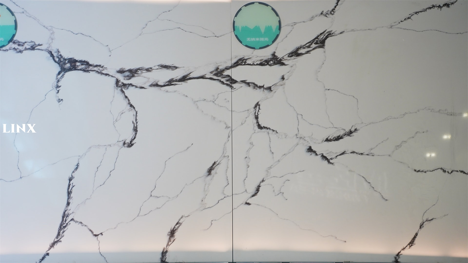 LX8002 SMOOTH DECO QUARTZ STONE CLOSE UP 1 LINX SURFACES