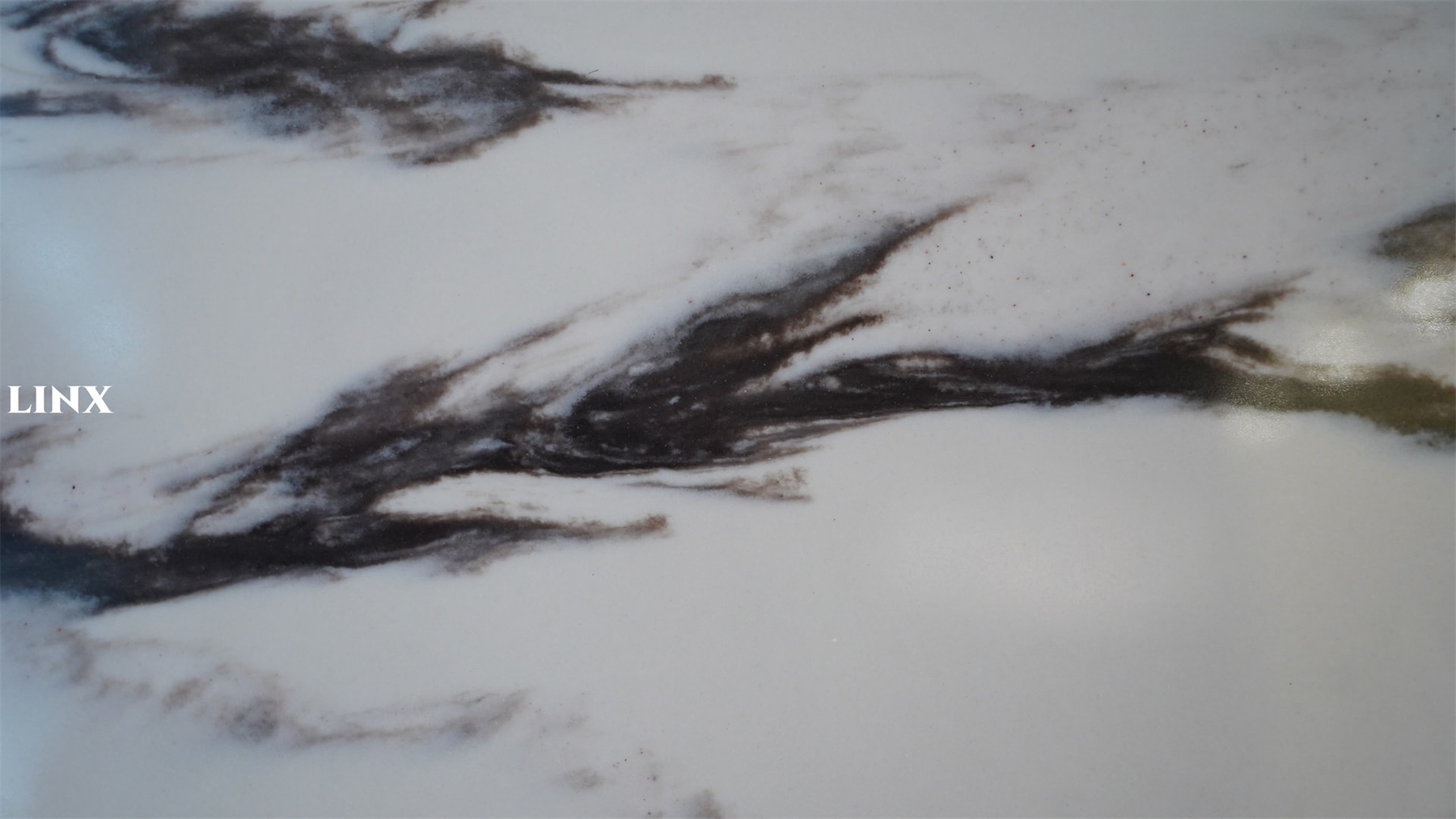 LX8002 SMOOTH DECO QUARTZ STONE CLOSE UP 3 LINX SURFACES