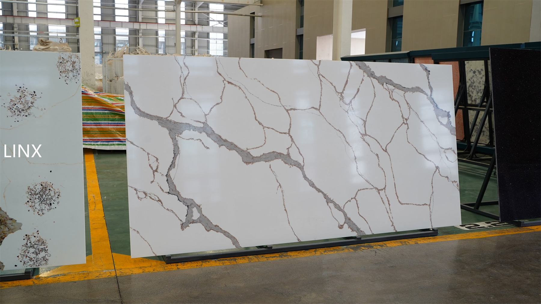 LX8003 STRONG ROAD QUARTZ STONE 2 LINX SURFACES