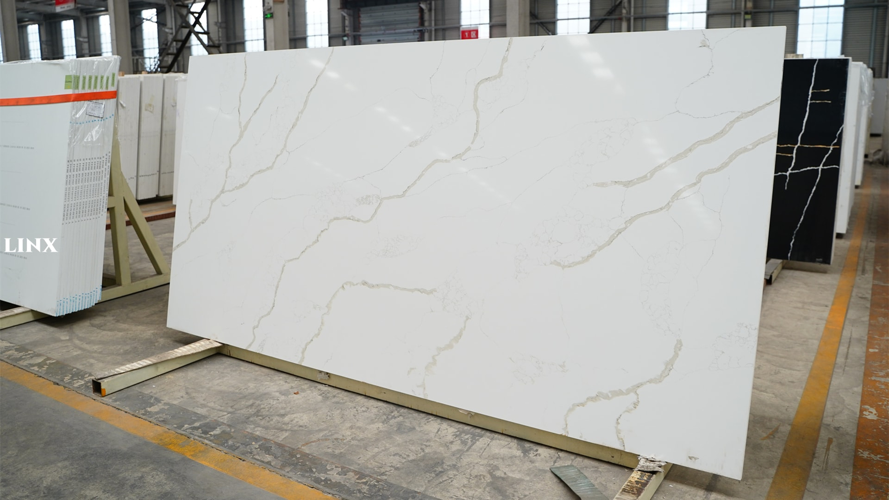 LX8044 CALACATTA WHITE QUARTZ STONE 2 LINX SURFACES