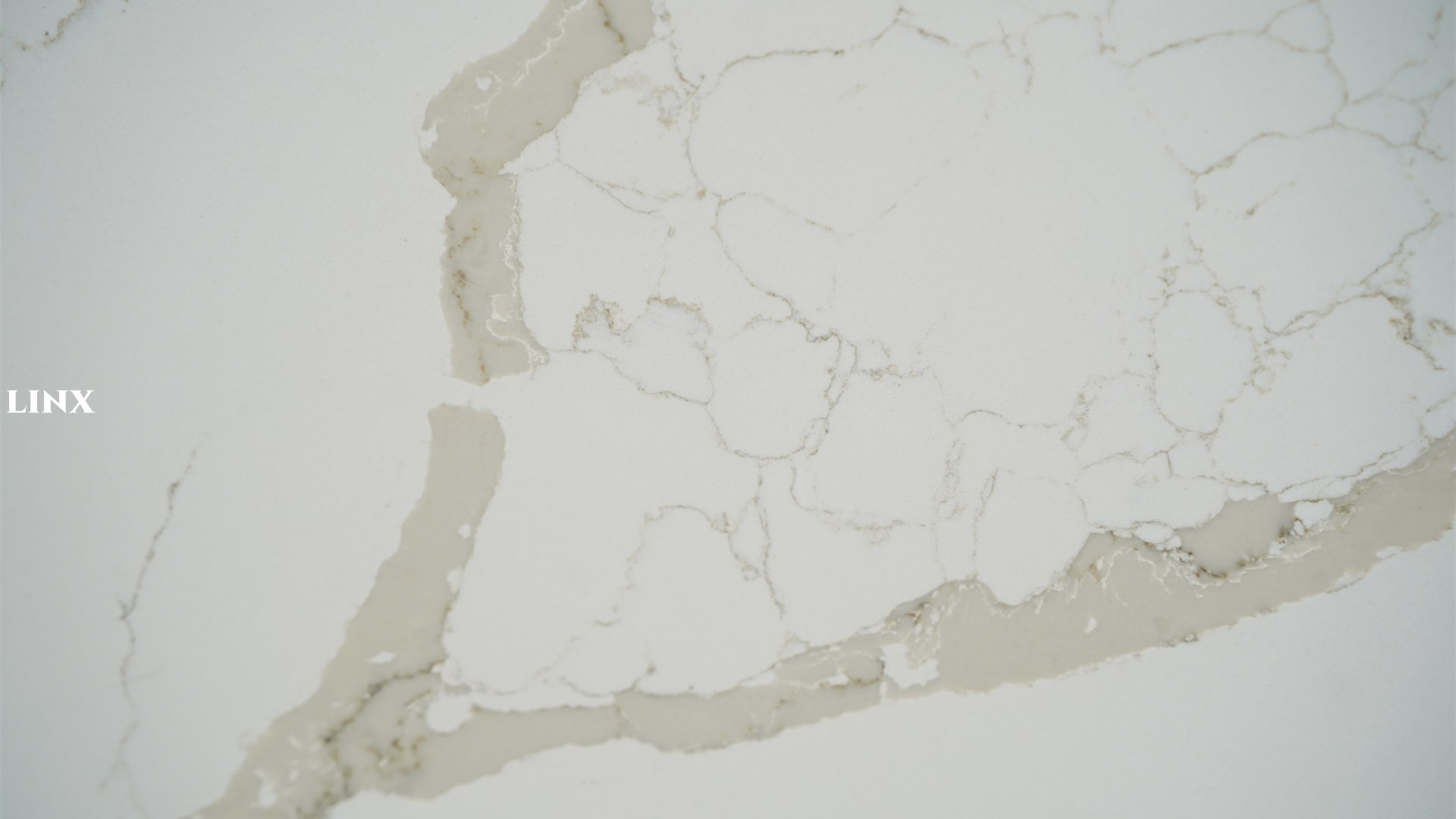 LX8044 CALACATTA WHITE QUARTZ STONE CLOSE UP 4 LINX SURFACES