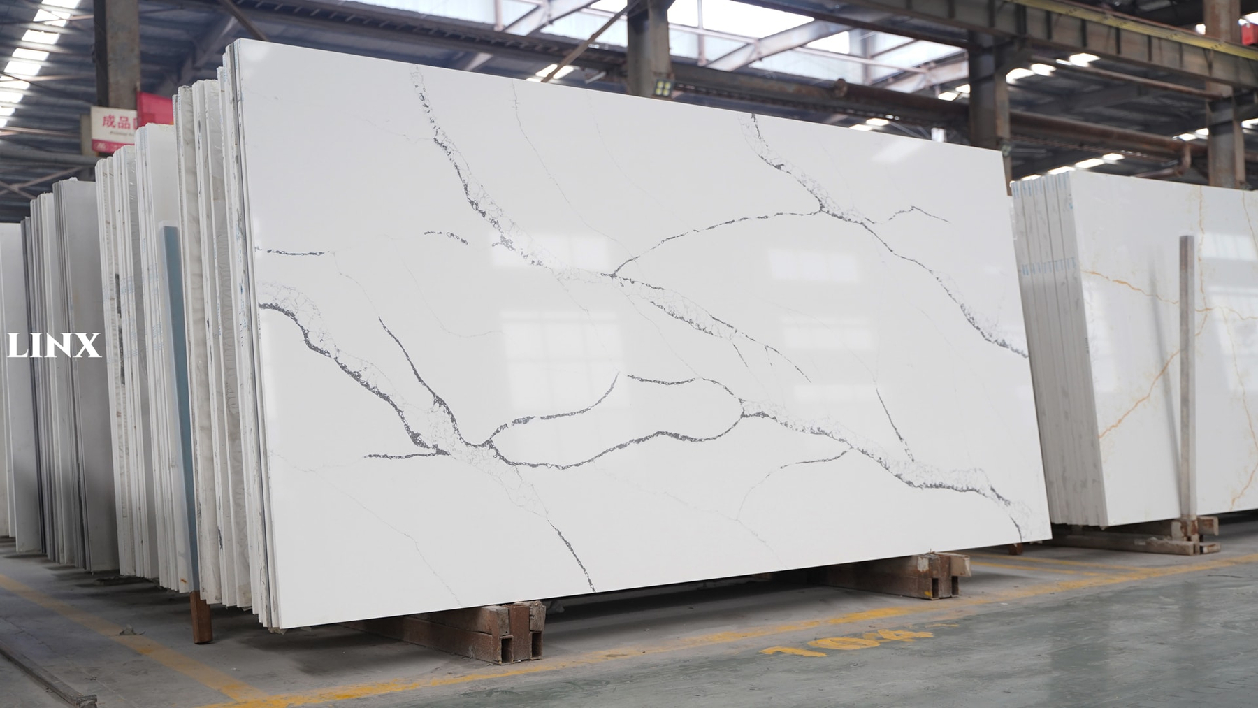LX8108 CALACATTA WHITE QUARTZ STONE 1 LINX SURFACES