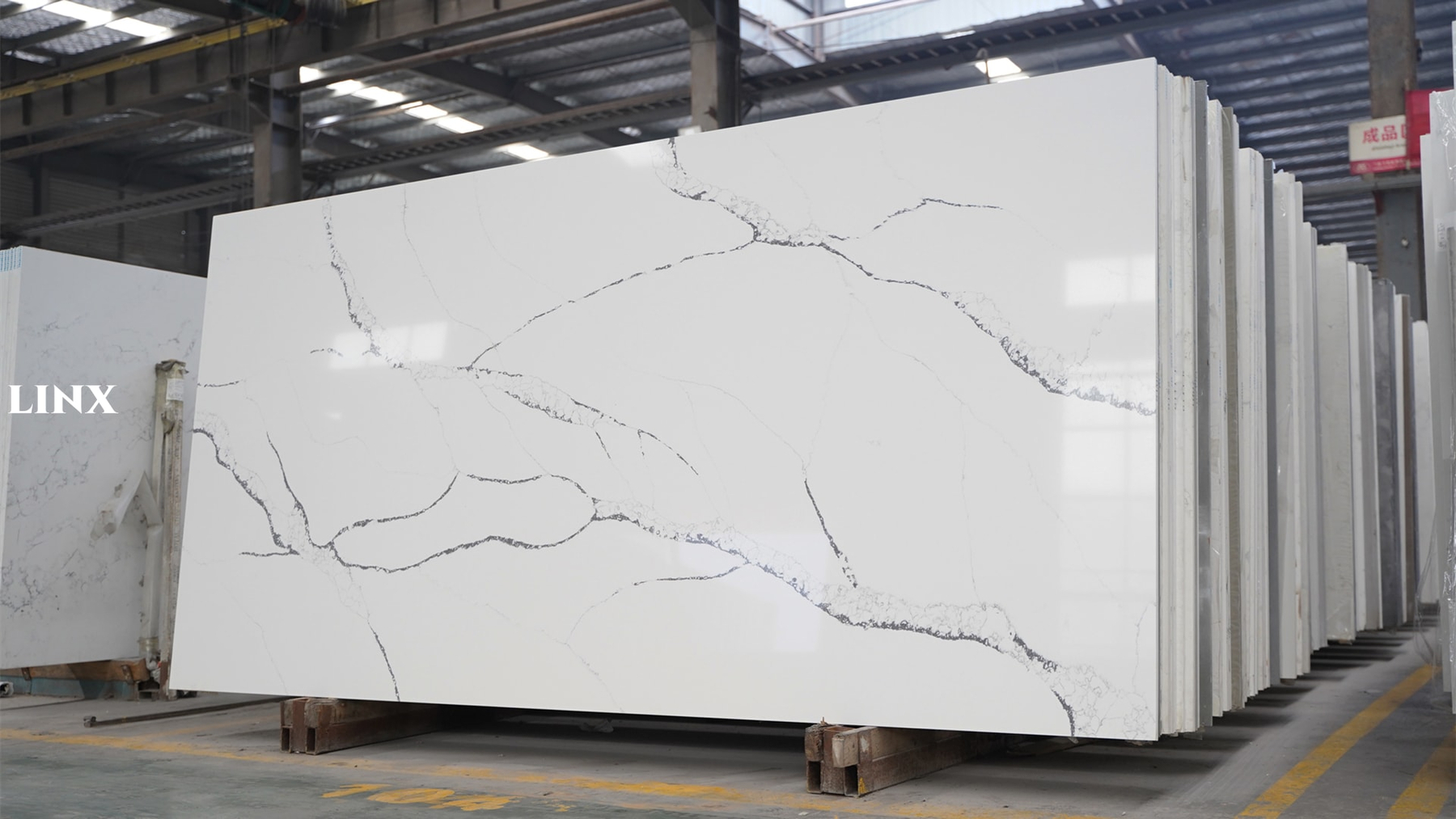 LX8108 CALACATTA WHITE QUARTZ STONE 2 LINX SURFACES