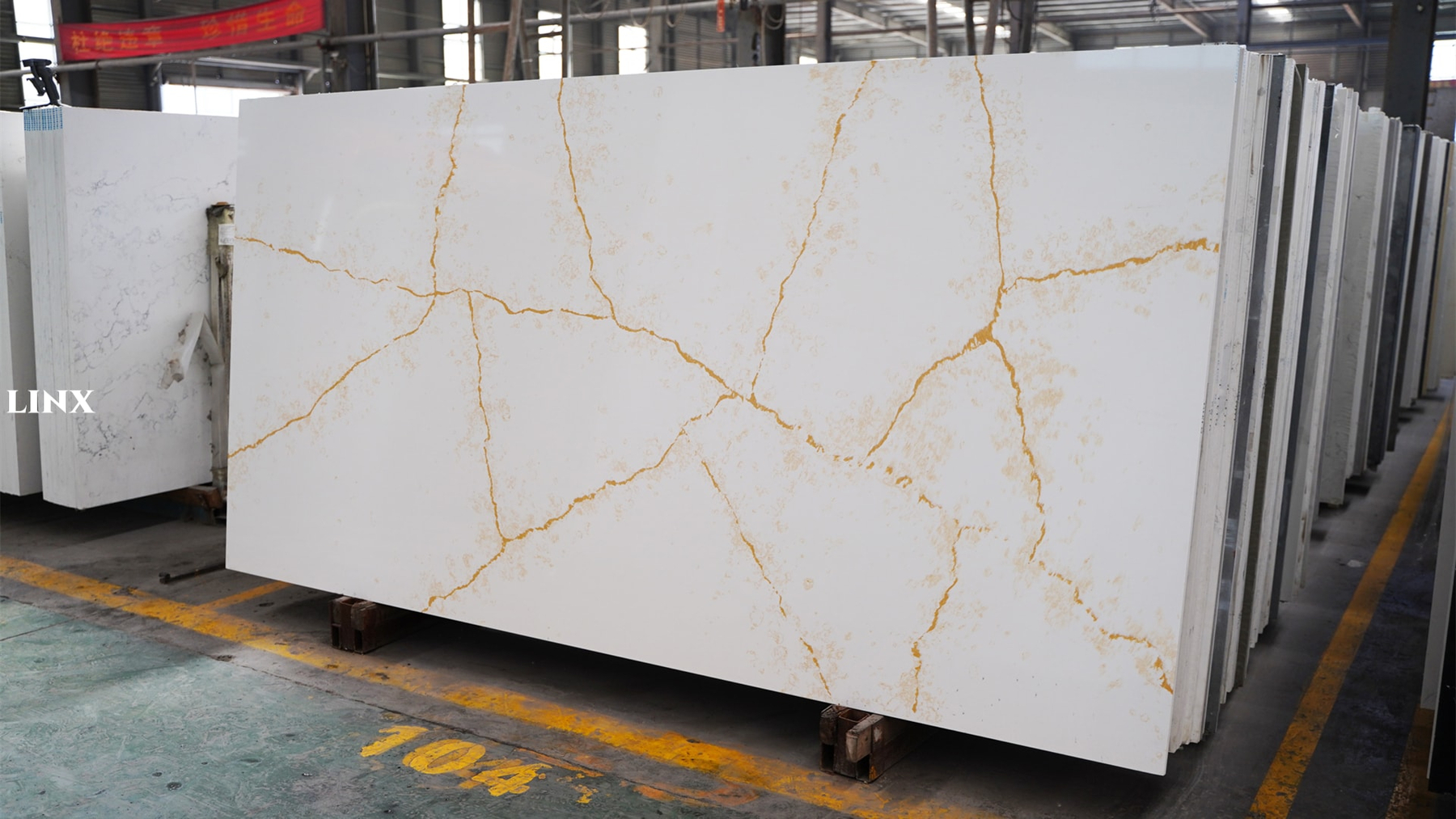 LX8109 CALACATTA GOLD QUARTZ STONE 1 LINX SURFACES