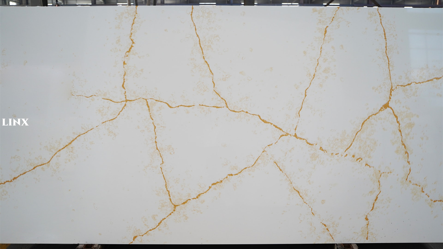 LX8109 CALACATTA GOLD QUARTZ STONE 2 LINX SURFACES