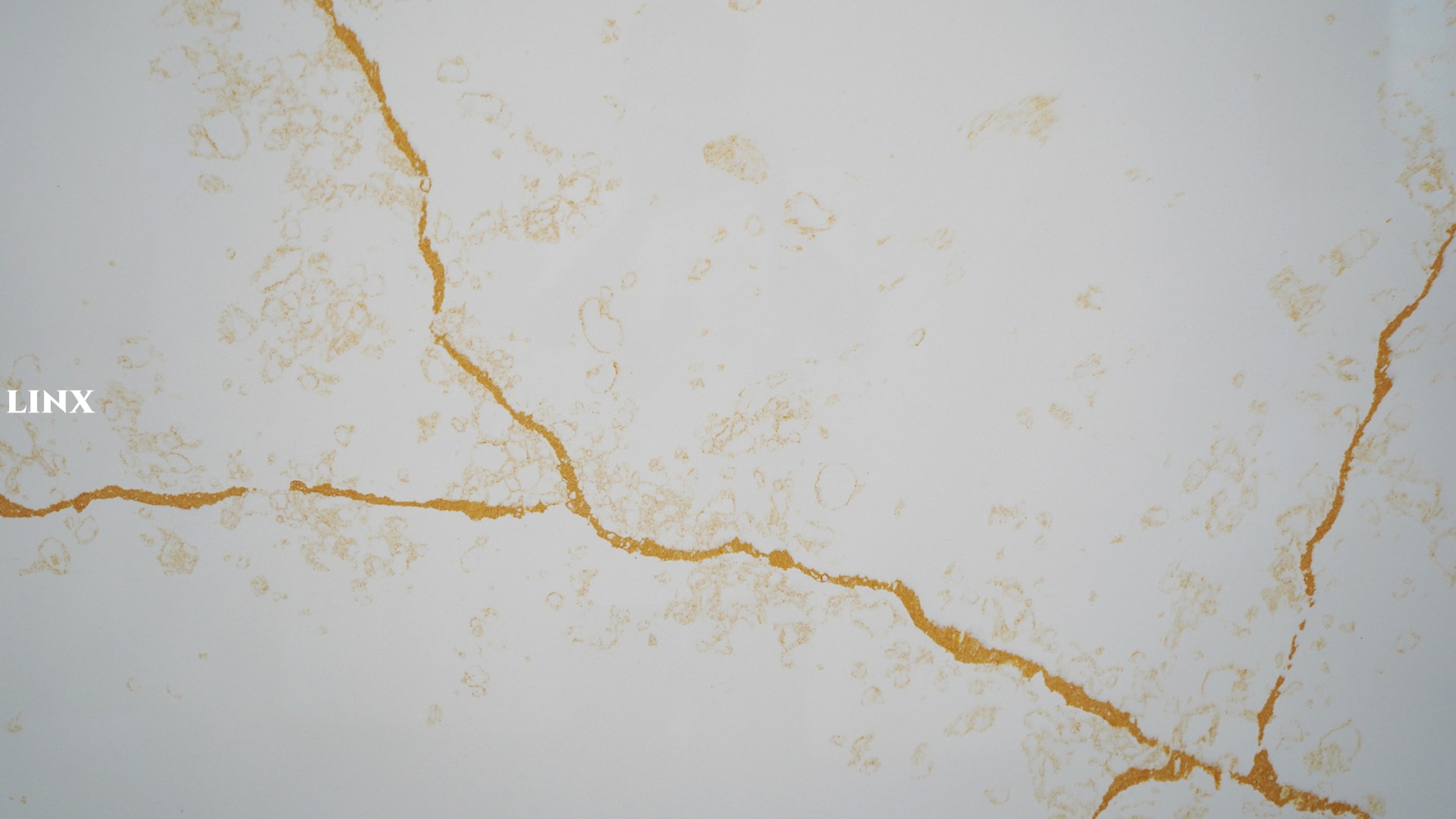 LX8109 CALACATTA GOLD QUARTZ STONE CLOSE UP 1 LINX SURFACES