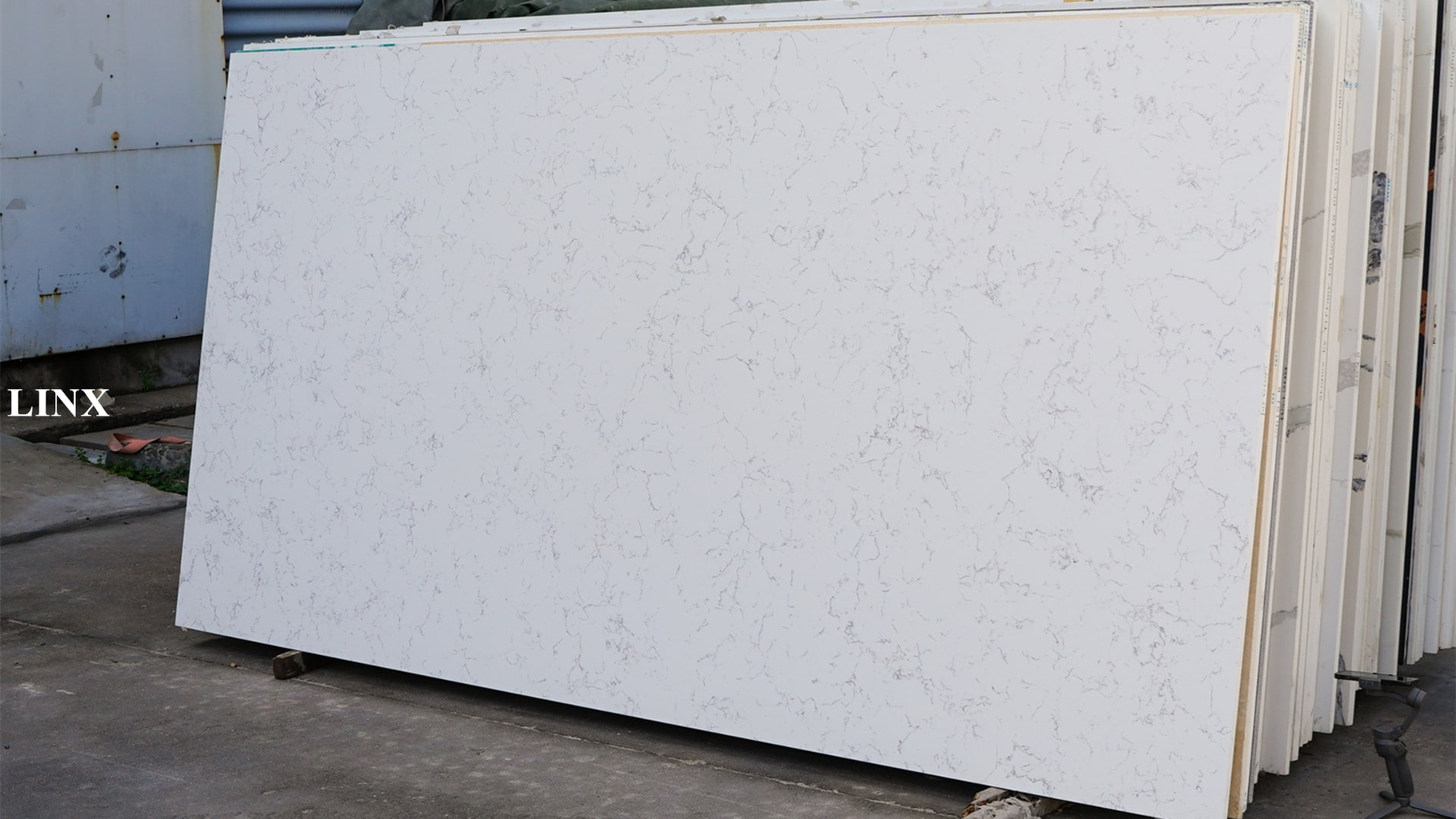 LX8301 CARRARA QUARTZ STONE 2 LINX SURFACES