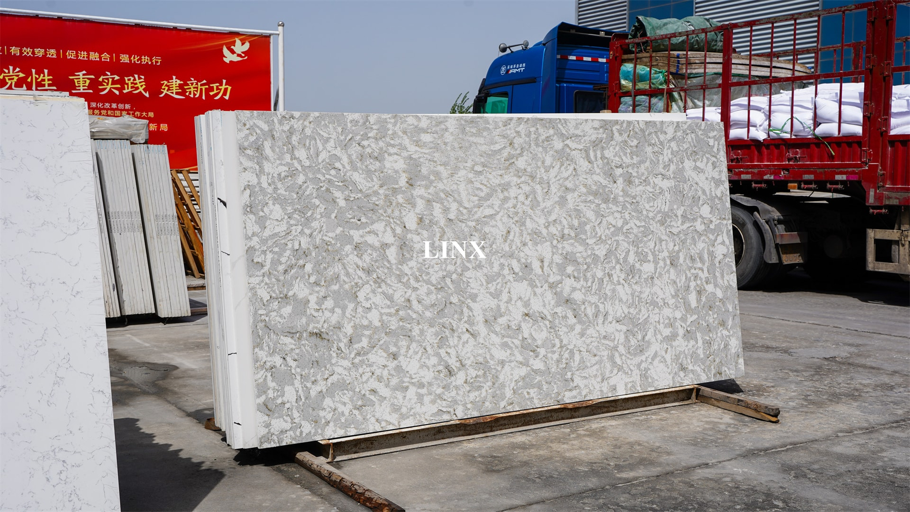 LX8374 CARRARA CLASSIC QUARTZ STONE 1 LINX SURFACES